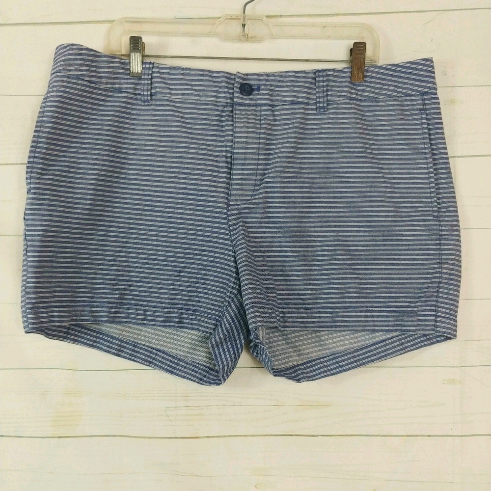 Khakis by GAP The 4 Inch Short Size 18